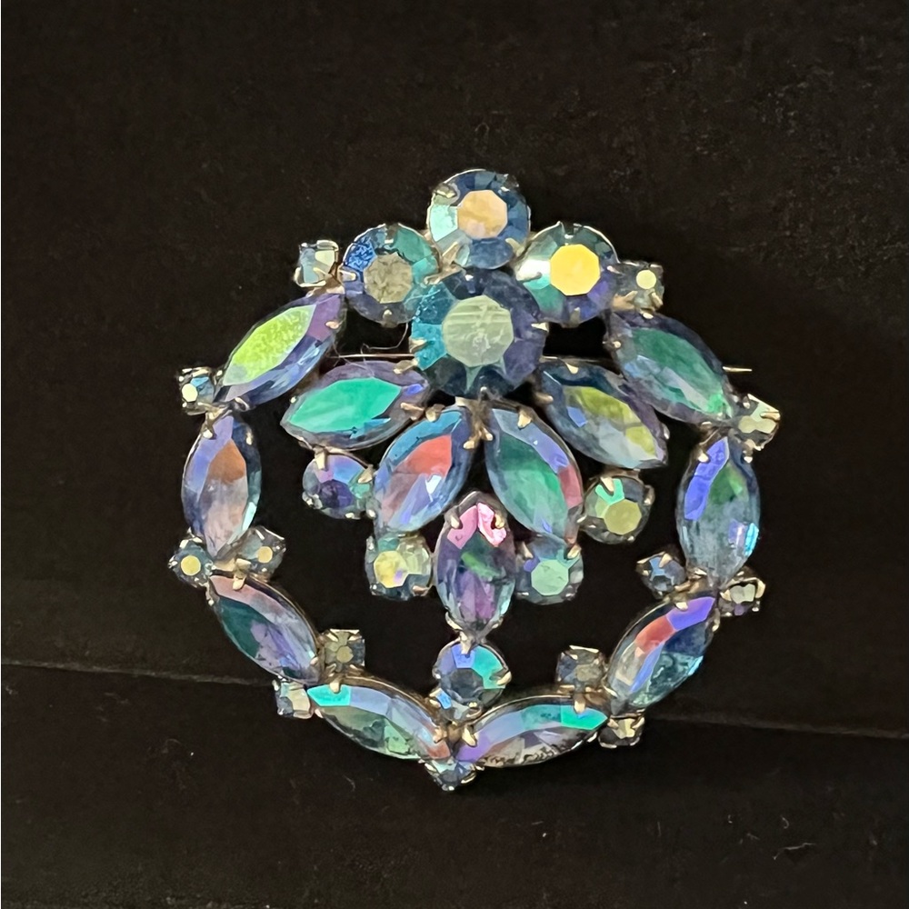 Vintage Weiss Brooch sparkling blue multi faceted colorful Borealis crystals~EUC